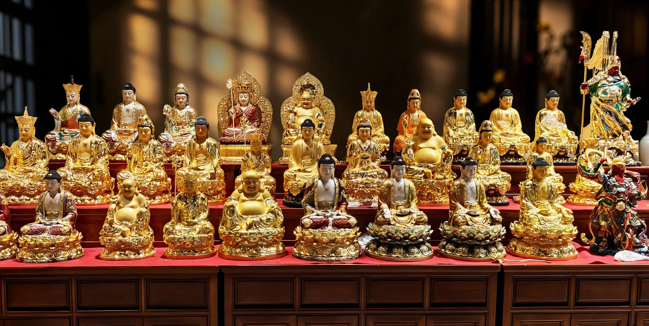 Räätälöity messinkibuddha-patsastehdas Kiinassa