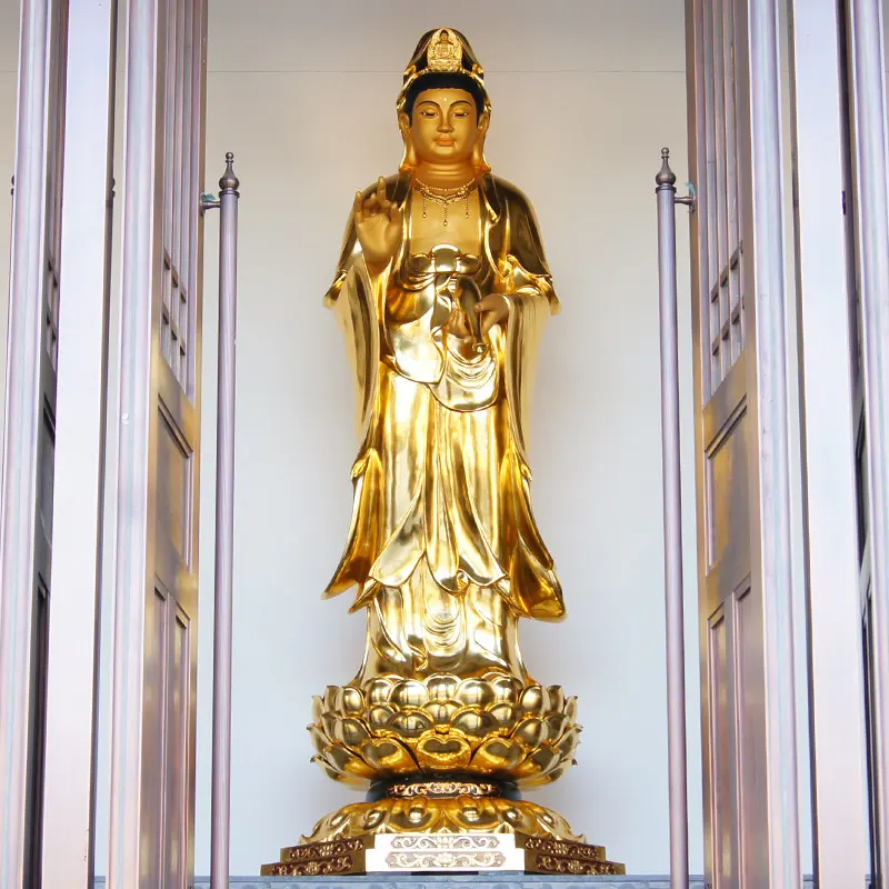 3-metrinen Guanyin Bodhisattvan patsas palvontaa varten
